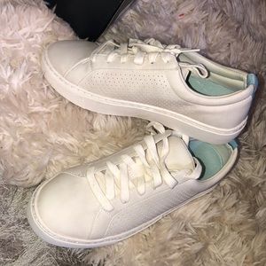 Dr Scholls white tennis shoes